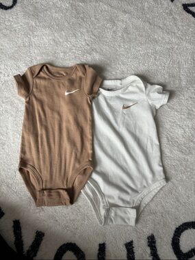 Nike Baby One-Piece Bodysuit Set in Brown and White